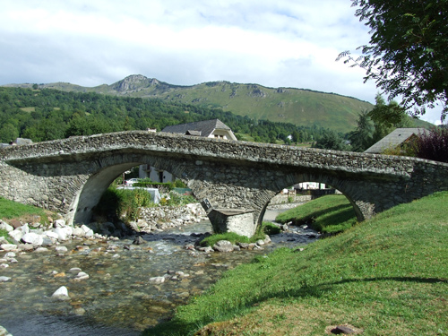 Pont en pierre  Arrens Marsous - Tourisme autour de nos gites en val d'Azun dans les Pyrenees